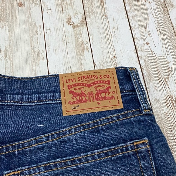 Levi’s 501 Embroidered Cherry Cut-Off Jean Shorts Size 29 - Picture 8 of 15